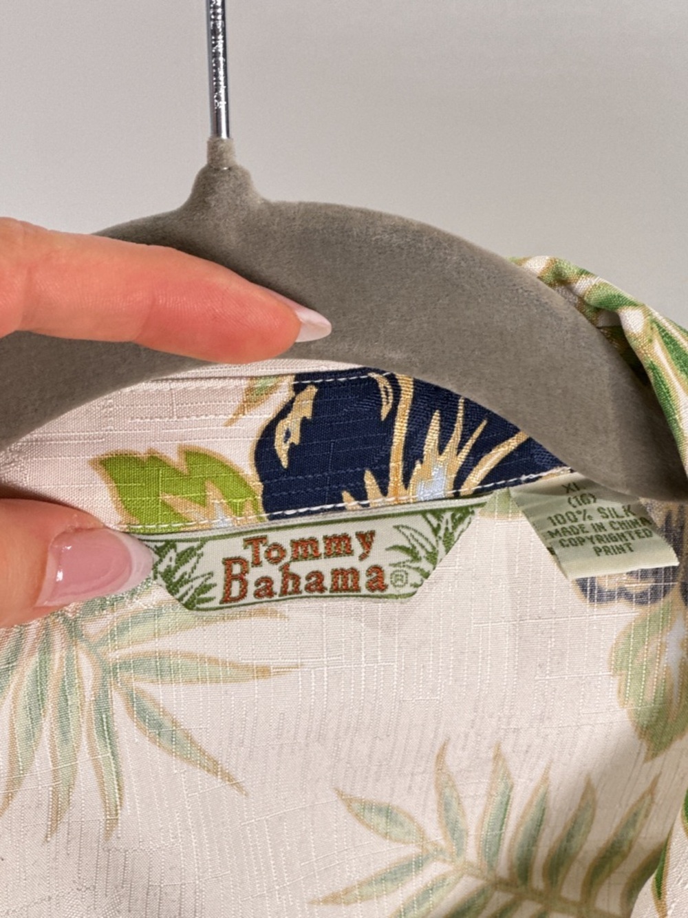 Tommy Bahama Sleeveless Button Down Jacquard Logo Tropical Silk Cream Navy XL - Picture 9 of 13
